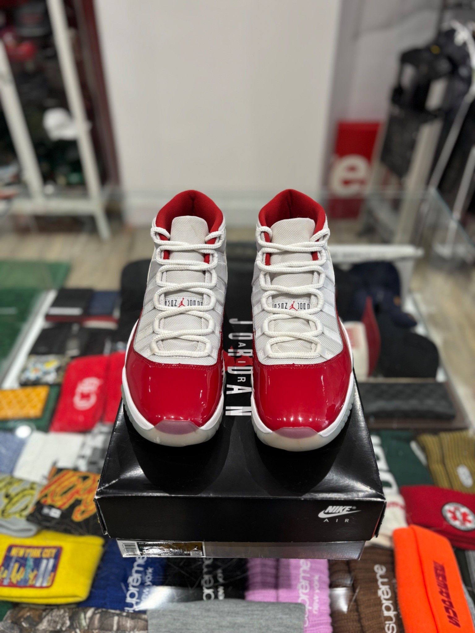 Jordan Brand Jordan 11 Cherry (2022) Size US 10.5 / EU 43-44 - 3 Thumbnail