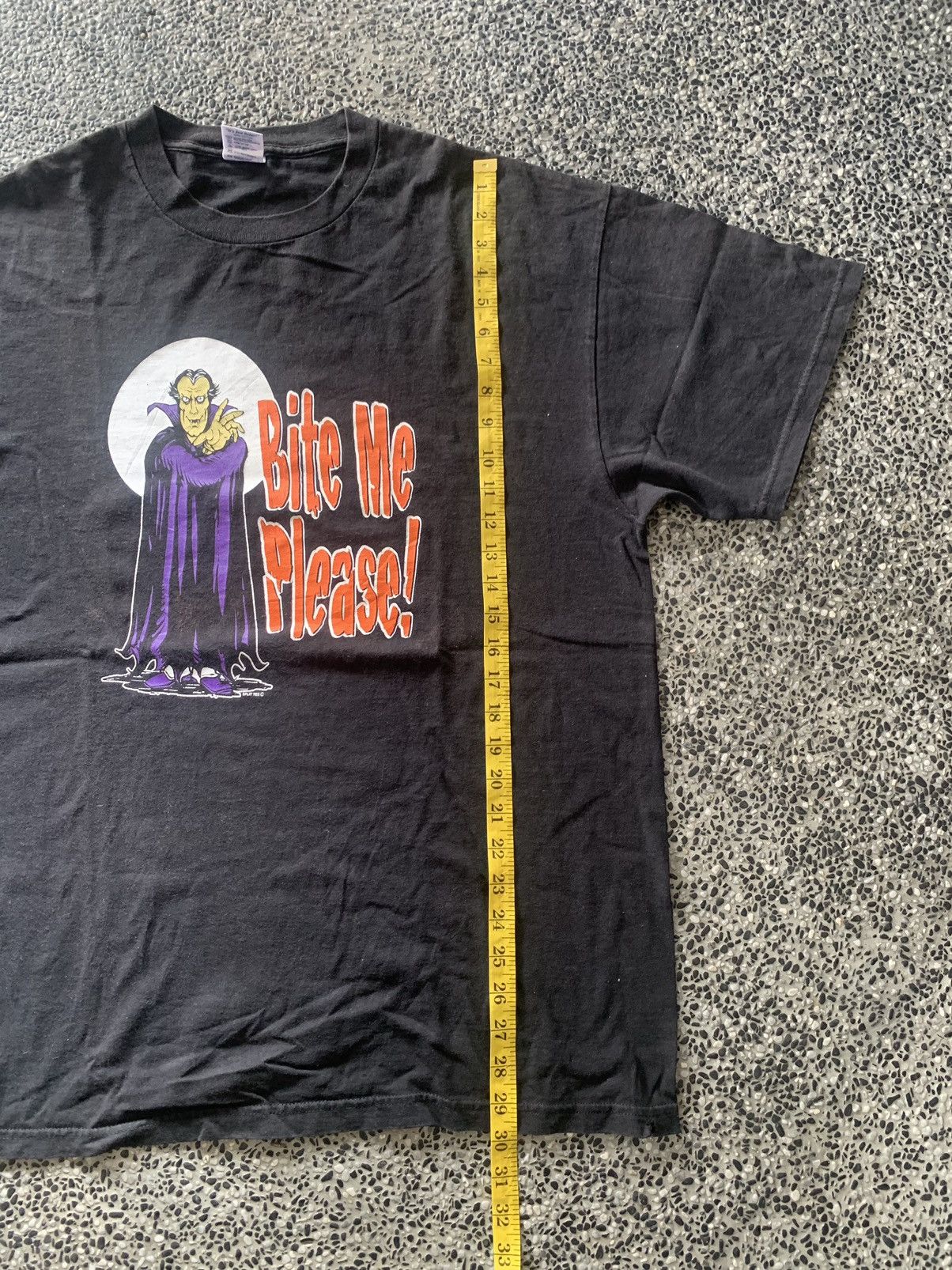 Vintage Vintage Dracula Bite Me Please Split Tee Graphics T shirt Size US XL / EU 56 / 4 - 10 Thumbnail