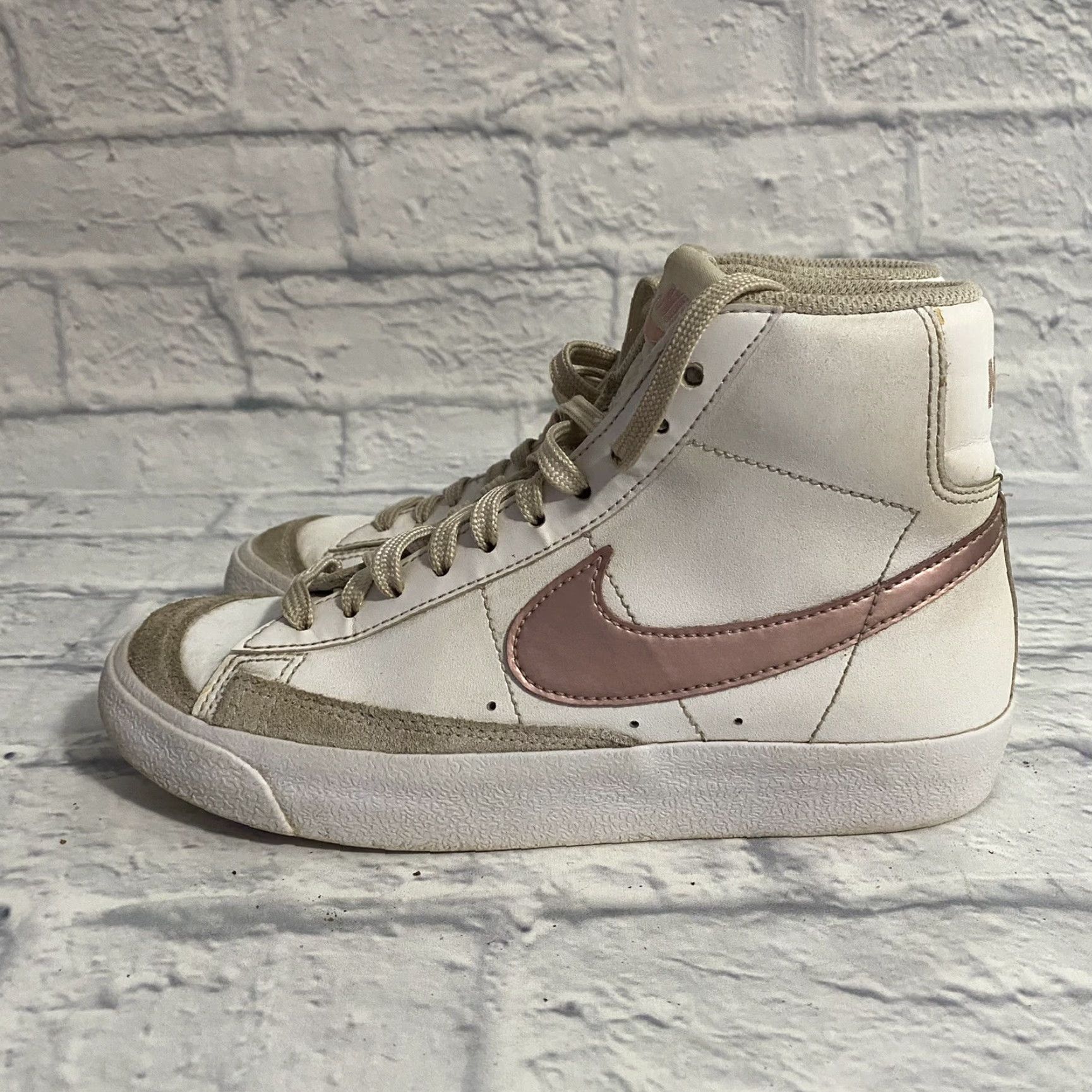 Nike Nike Blazer Mid 77 GS White Pink Glaze Shoes Womens 5.5 DA4086-105 Size S / US 4 / IT 40 - 5 Thumbnail