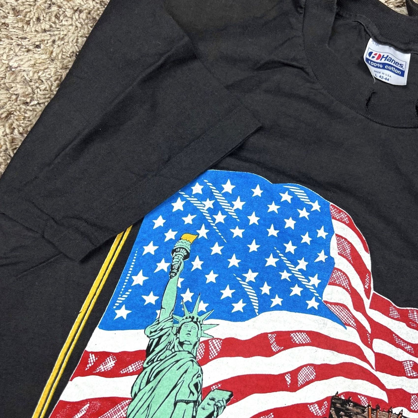 Hanes VINTAGE Patriotic Statue Of Liberty Graphic Medium Grunge Style USA T-Shirt Mens M Black Hanes Crew Neck Short Sleeve Graphic Print 90s USA Theme Size US M / EU 48-50 / 2 - 5 Thumbnail
