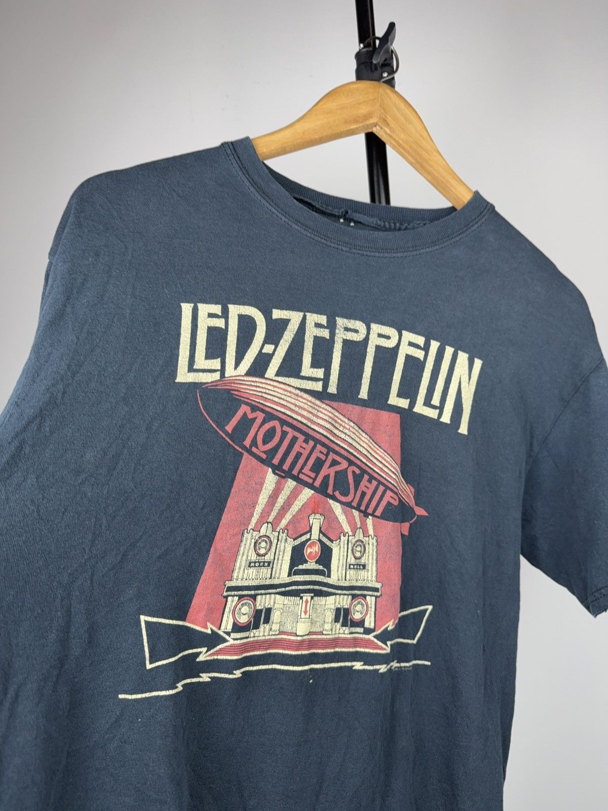 Led Zeppelin Vintage 00s Led Zeppelin Mothership Rock Band Faded T-Shirt Size US M / EU 48-50 / 2 - 5 Thumbnail
