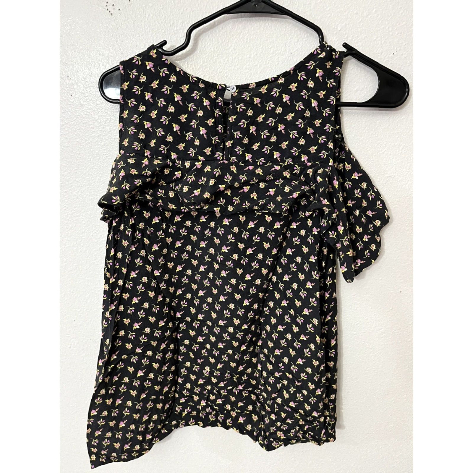 Loft Ann Taylor Loft tshirt- with open shoulder sleeves size Medium Black Floral Shirt Size M / US 6-8 / IT 42-44 - 4 Thumbnail