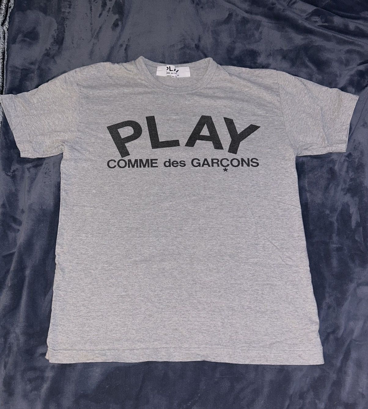 Comme des Garcons PLAY Men’s Comme Des Garçons T-Shirt Grey XL Size US XL / EU 56 / 4 - 1 Thumbnail