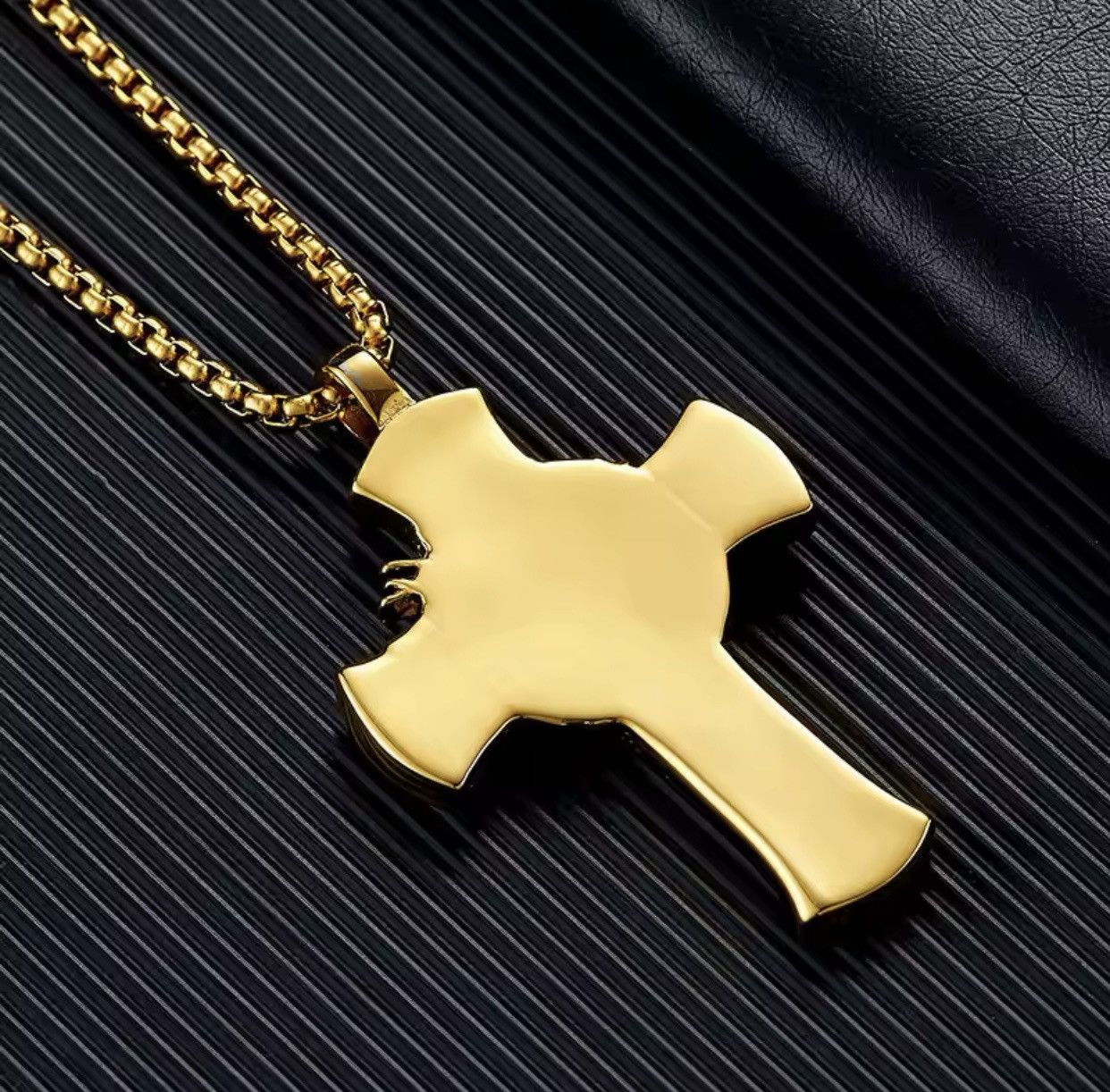 Jewelry Cross Pendant Necklace Jesus Chain Size ONE SIZE - 4 Thumbnail