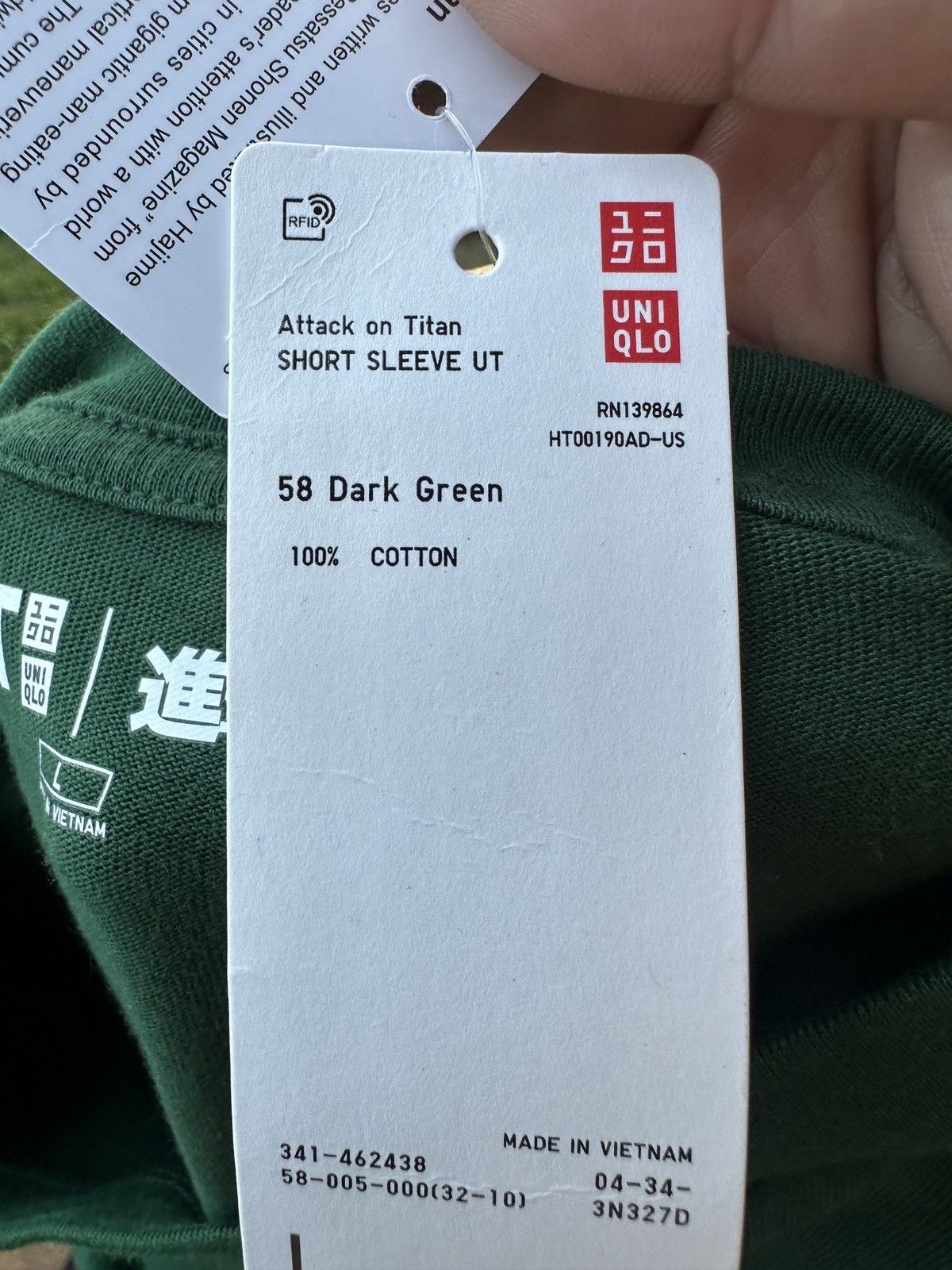 Uniqlo Uniqlo UT x Attack on Titan Green Shirt Men's L Anime Size US L / EU 52-54 / 3 - 4 Thumbnail