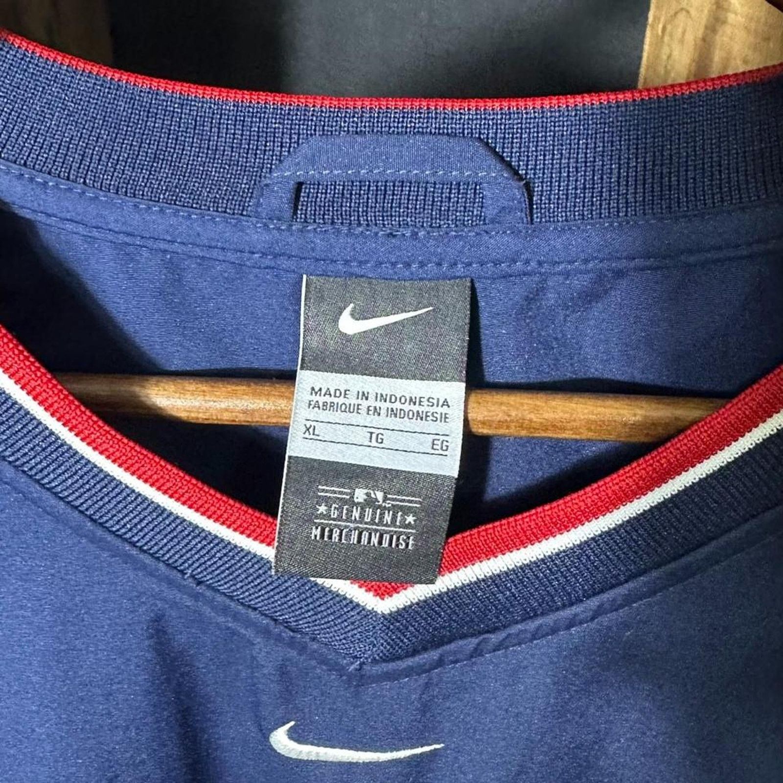 Nike Minnesota Twins Nike Center Swoosh Windbreaker Jacket XL Size US XL / EU 56 / 4 - 4 Thumbnail