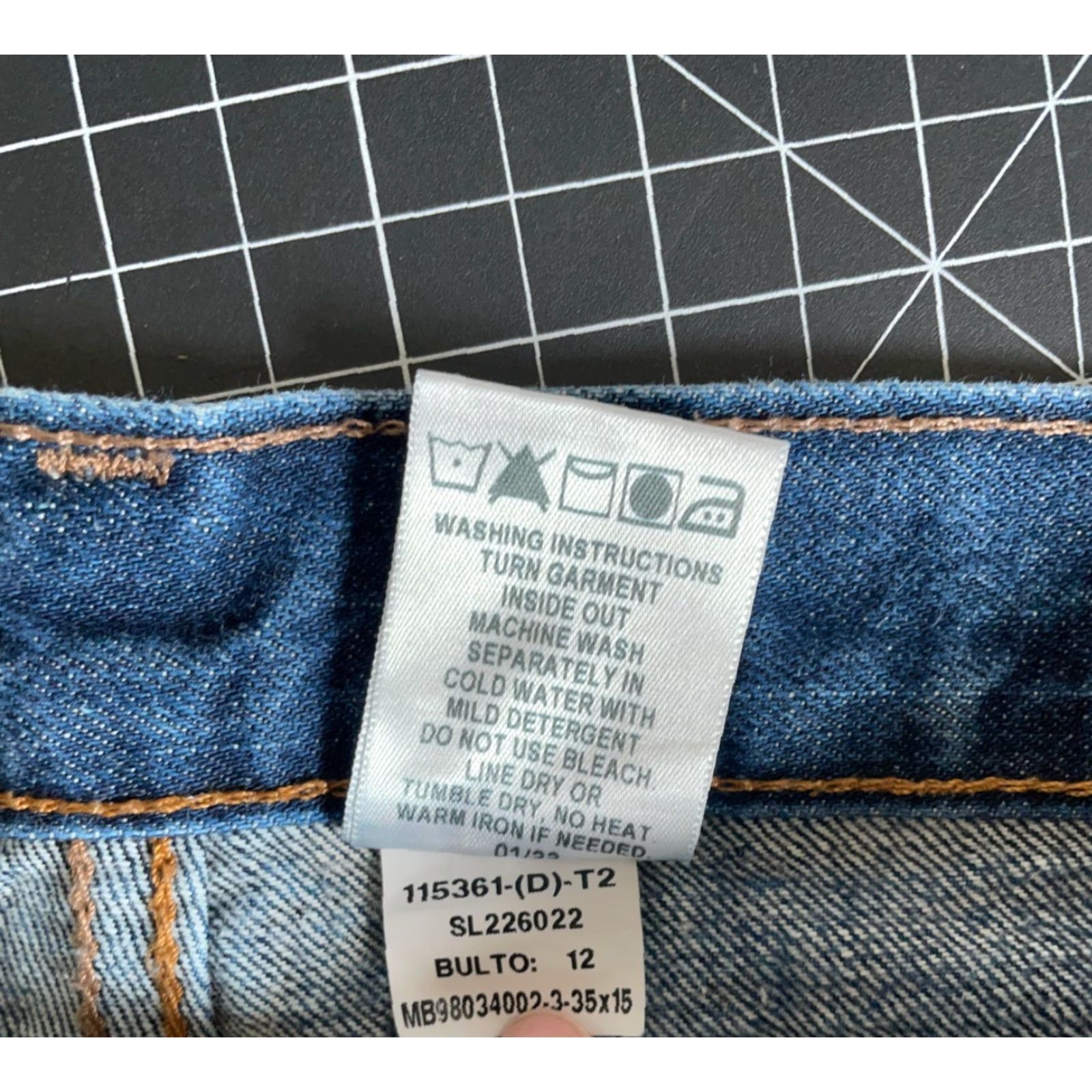 Vintage Cinch Slim Fit Jeans Men's 38 Blue Denim Low Rise 5-Pocket Regular Inseam 34 Retro Grunge Size US 29 - 4 Thumbnail