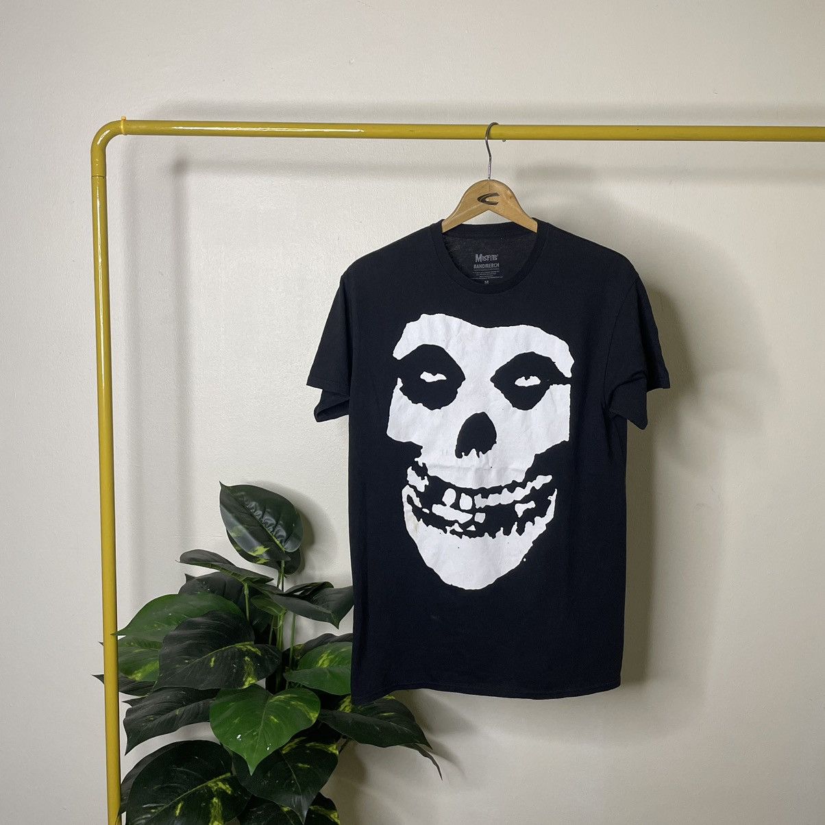 Band Tees 2017 Misfits Punk Rock Band Official Merchandise T Shirt Size US M / EU 48-50 / 2 - 1 Thumbnail