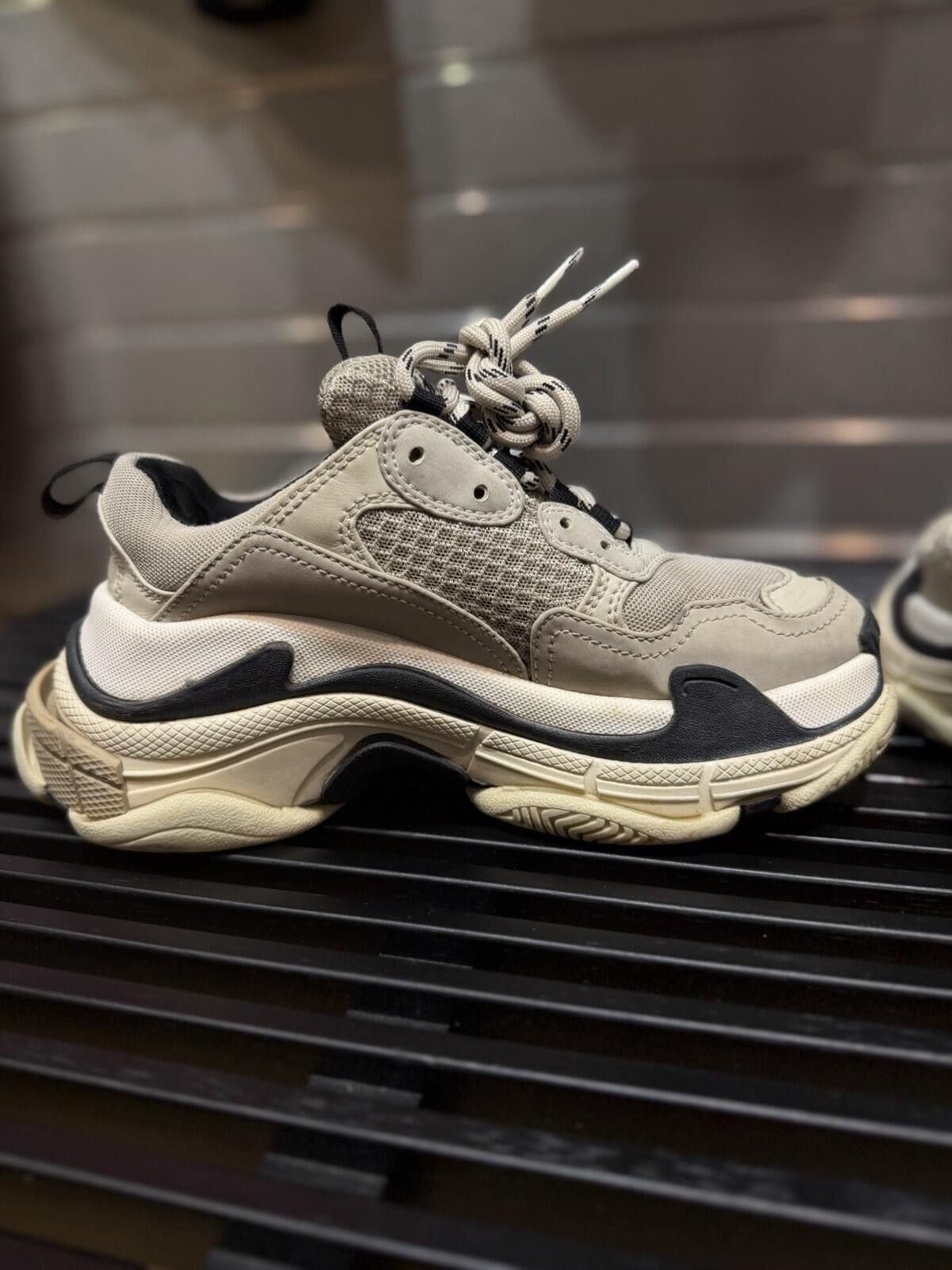Balenciaga Balenciaga Triple S Chunky Sneakers Size 35EU/5US (W) Size US 5 / IT 35 - 4 Thumbnail