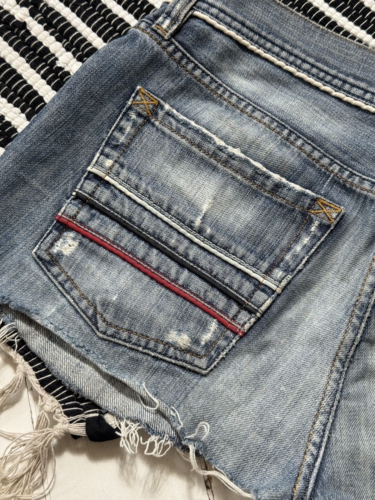 Vintage VINTAGE D&G MINI DISTRESSED STYLE SHORTS Size 32" / US 10 / IT 46 - 3 Thumbnail