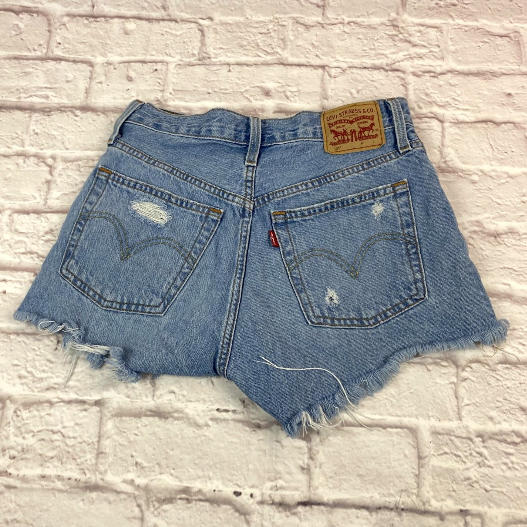 Levi's VINTAGE Levis 501 Shorts Women 26 Distressed Denim High Rise Blue Cut-Off Frayed Hem Size 26" / US 2 / IT 38 - 5 Thumbnail