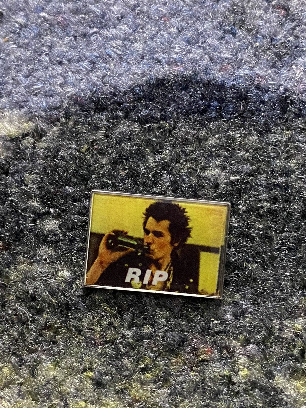 Supreme Supreme RIP Pin Size ONE SIZE - 1 Thumbnail