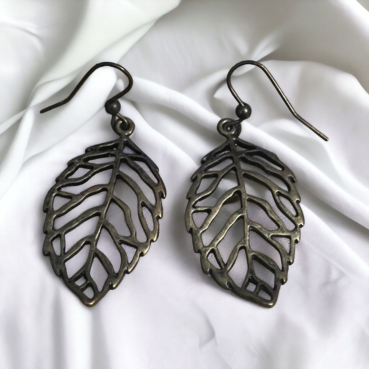 Other Bronze tone filigree aspen leaf dangle earrings Size ONE SIZE - 1 Thumbnail