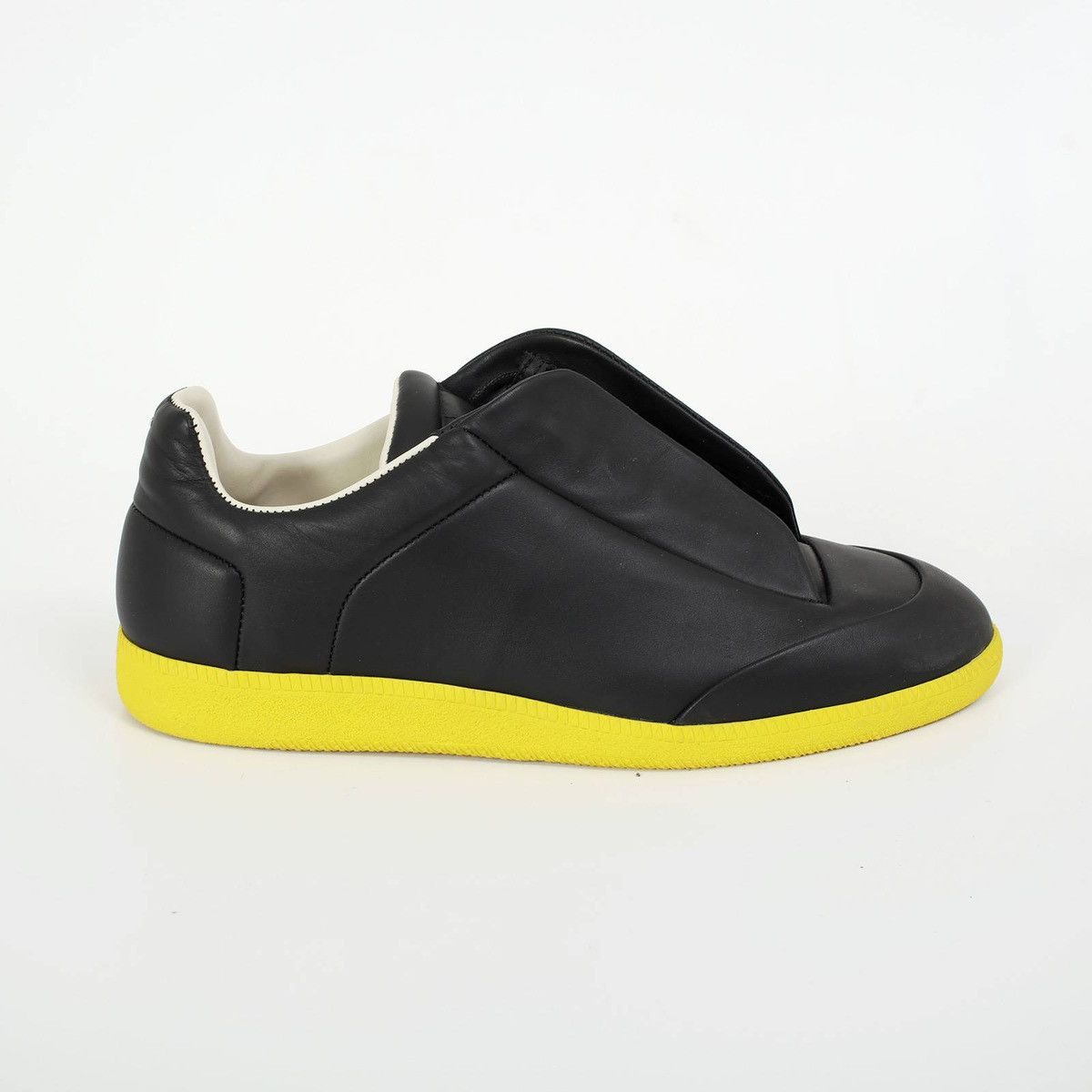 Maison Margiela Maison Margiela Replica Future Low Sneakers Size US 7 / EU 40 - 1 Thumbnail