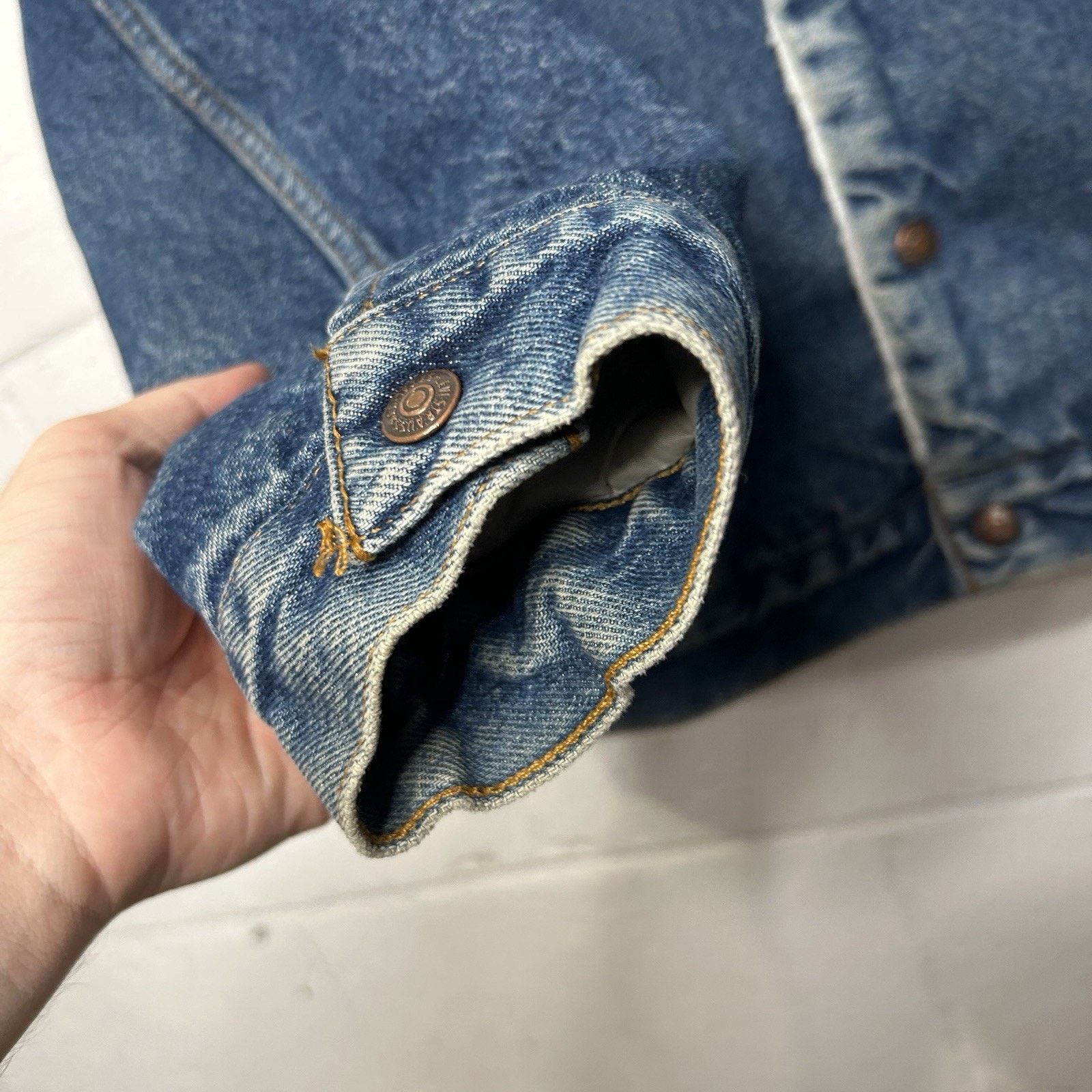 Levi's Vintage Levi's Sherpa-Lined Denim Trucker Jacket “Dark Wash” Size US M / EU 48-50 / 2 - 5 Thumbnail