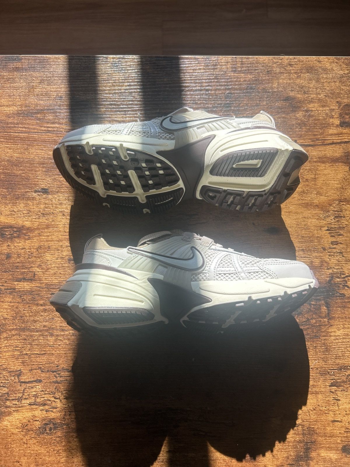 Nike W Nike V2K RUN Size US 6.5 / IT 36.5 - 7 Thumbnail