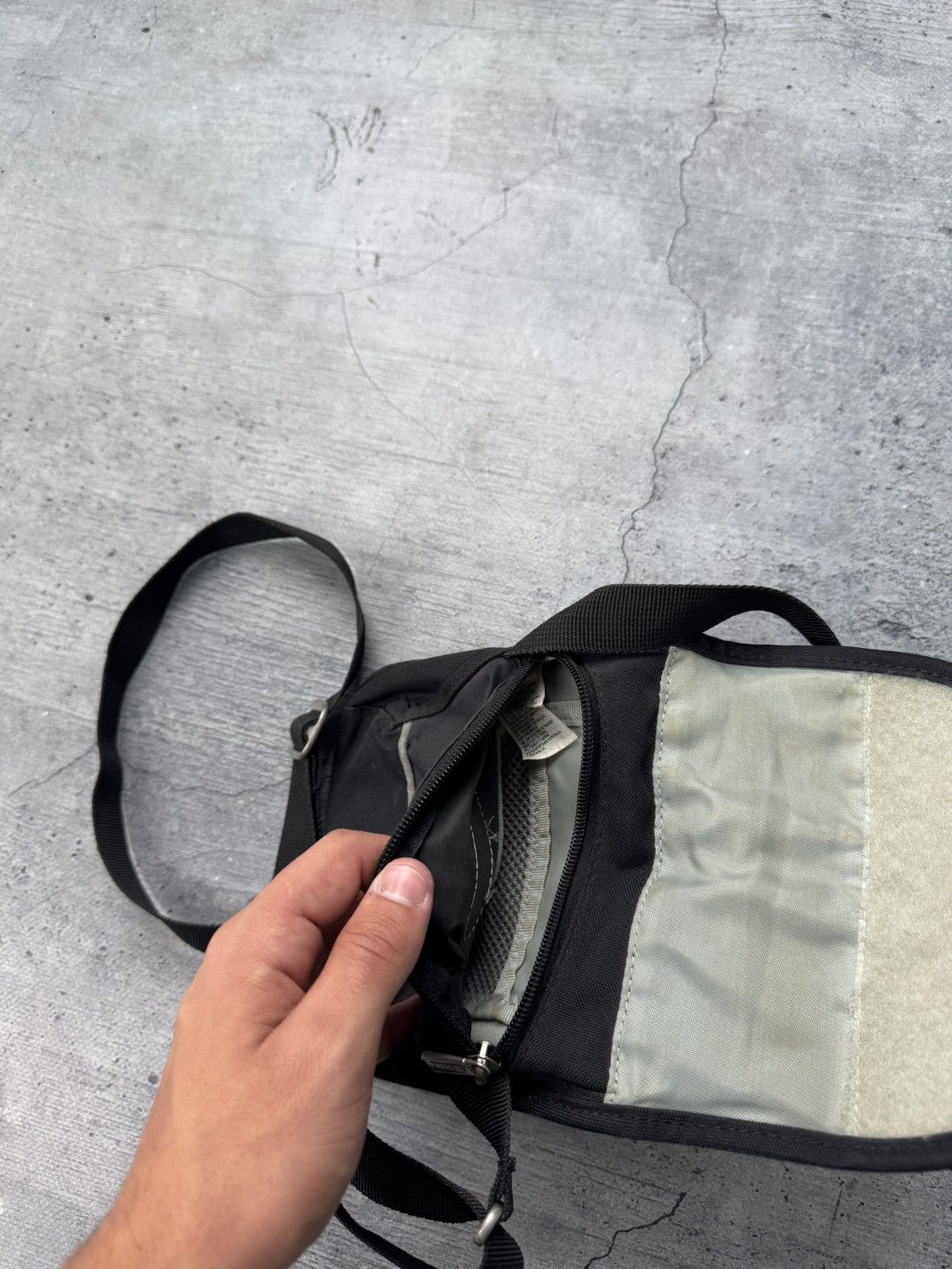 Nike Vintage Nike Swoosh Bag Messenger Bag Nike vintage Size ONE SIZE - 4 Thumbnail