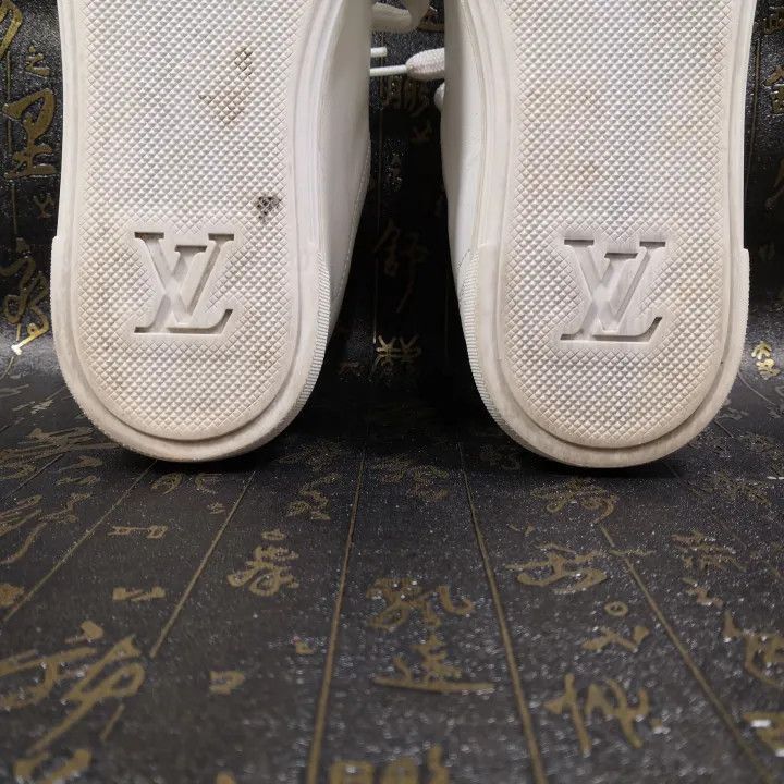 Louis Vuitton Louis Vuitton White Logo Sneakers for Men and Women -2508 Size US 5 / EU 37 - 1 Thumbnail