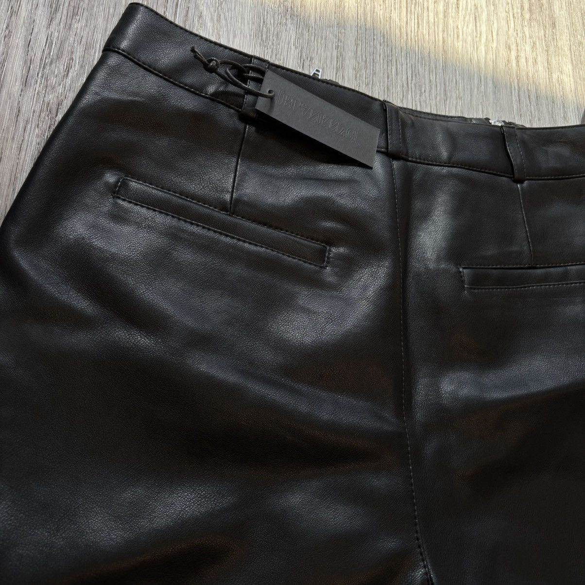 BLANKNYC BLANK NYC Vegan Leather Shorts Zip Detail Black Nwt Size 30 Size 30" / US 8 / IT 44 - 6 Thumbnail