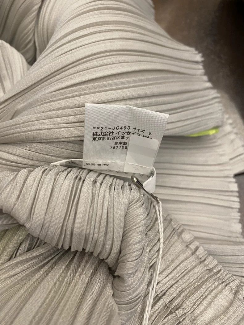 Issey Miyake Issey Miyake size:5 Grey pleated skirt Size 42" / US 20 - 7 Thumbnail