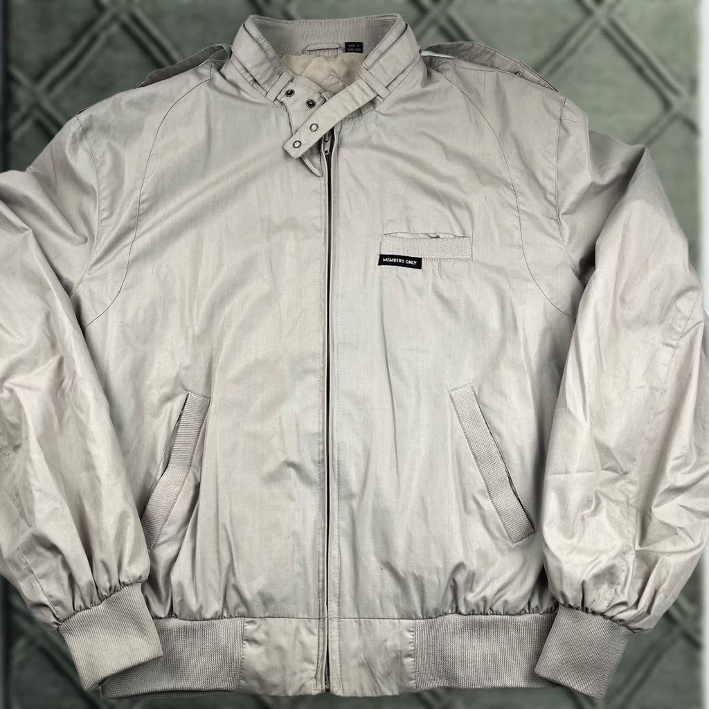 VINTAGE Members Only Jacket Full Zip Mens 42 Sand Long Sleeve Racer Casual Outdoor Modern
