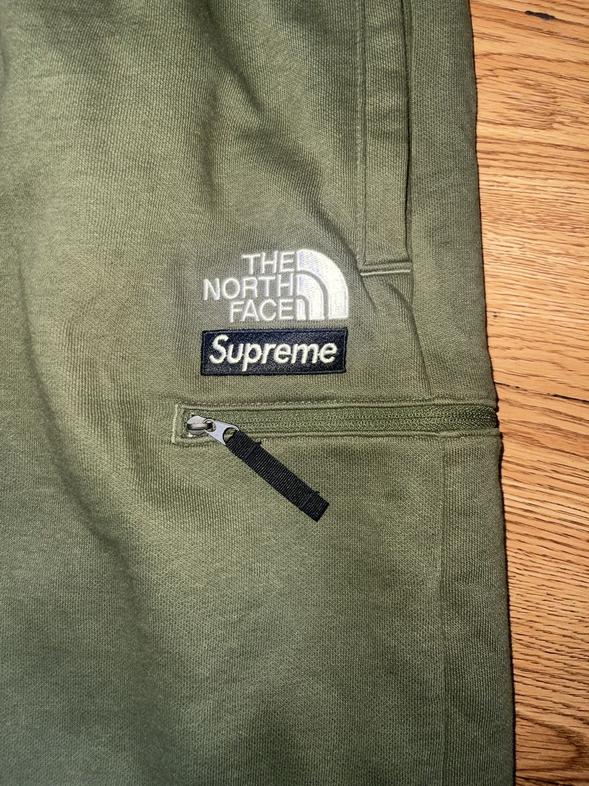 Supreme × The North Face Supreme The North Face Convertible Sweatpant Olive Sz Small Size US 30 / EU 46 - 2 Thumbnail