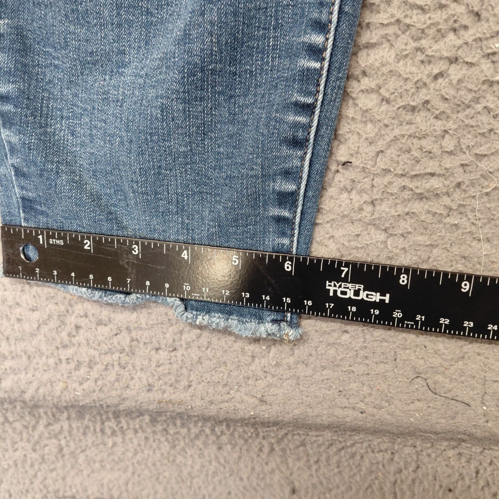 Vintage Nobo Jeans Women’s Size 17 Blue Denim Mid Rise Capri Cut Light Wash Raw Hem Nice Size 38" / US 16 / IT 52 - 6 Thumbnail