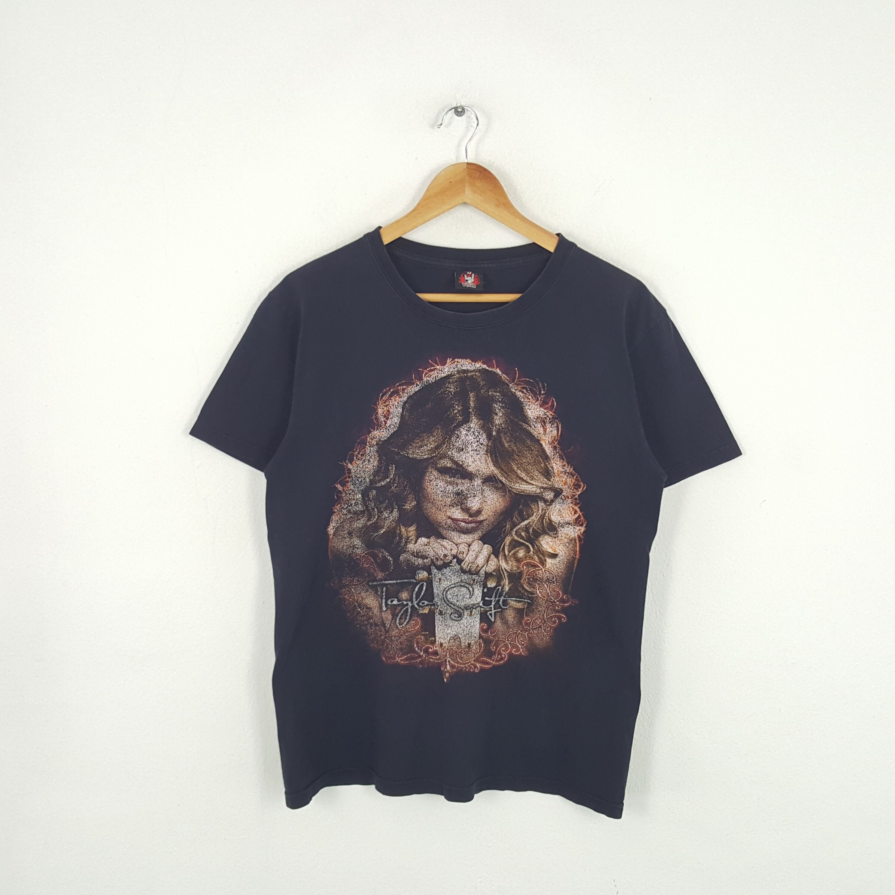 Vintage Vintage Taylor Swift American Singer Distressed Tshirt Size US M / EU 48-50 / 2 - 1 Thumbnail