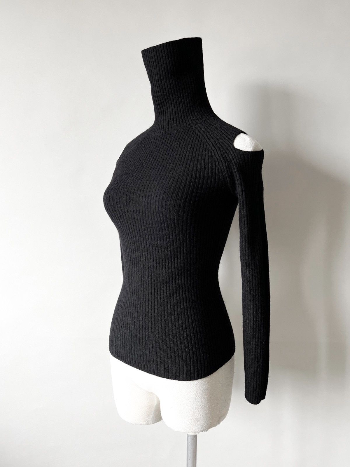 Theory Theory Jemliss Evian Cold Shoulder Ribbed Wool Turtleneck Size XS / US 0-2 / IT 36-38 - 2 Thumbnail
