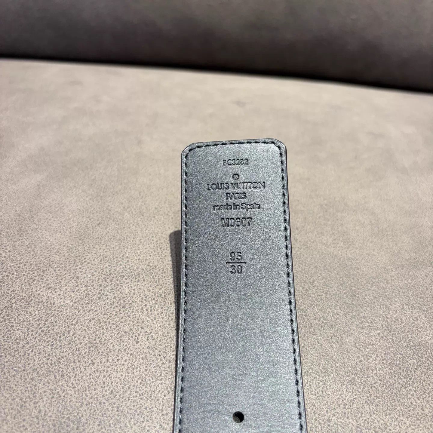 Louis Vuitton LV Black Monogram V-Buckle Belt Worn Once Size ONE SIZE - 4 Thumbnail
