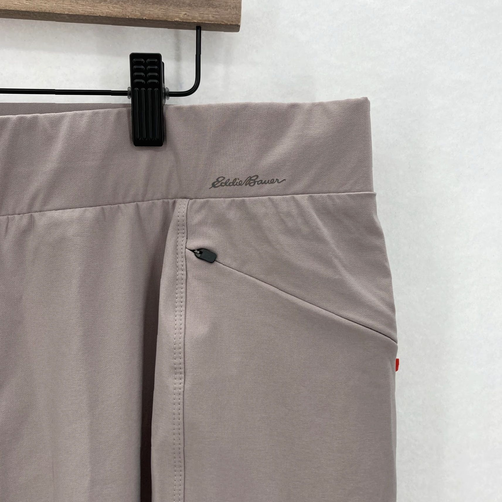 Eddie Bauer Eddie Bauer Travex Cropped Cargo Pants Womens 18 Taupe Gray Pull On Stretch Hiking Size 40" / US 18 - 3 Thumbnail