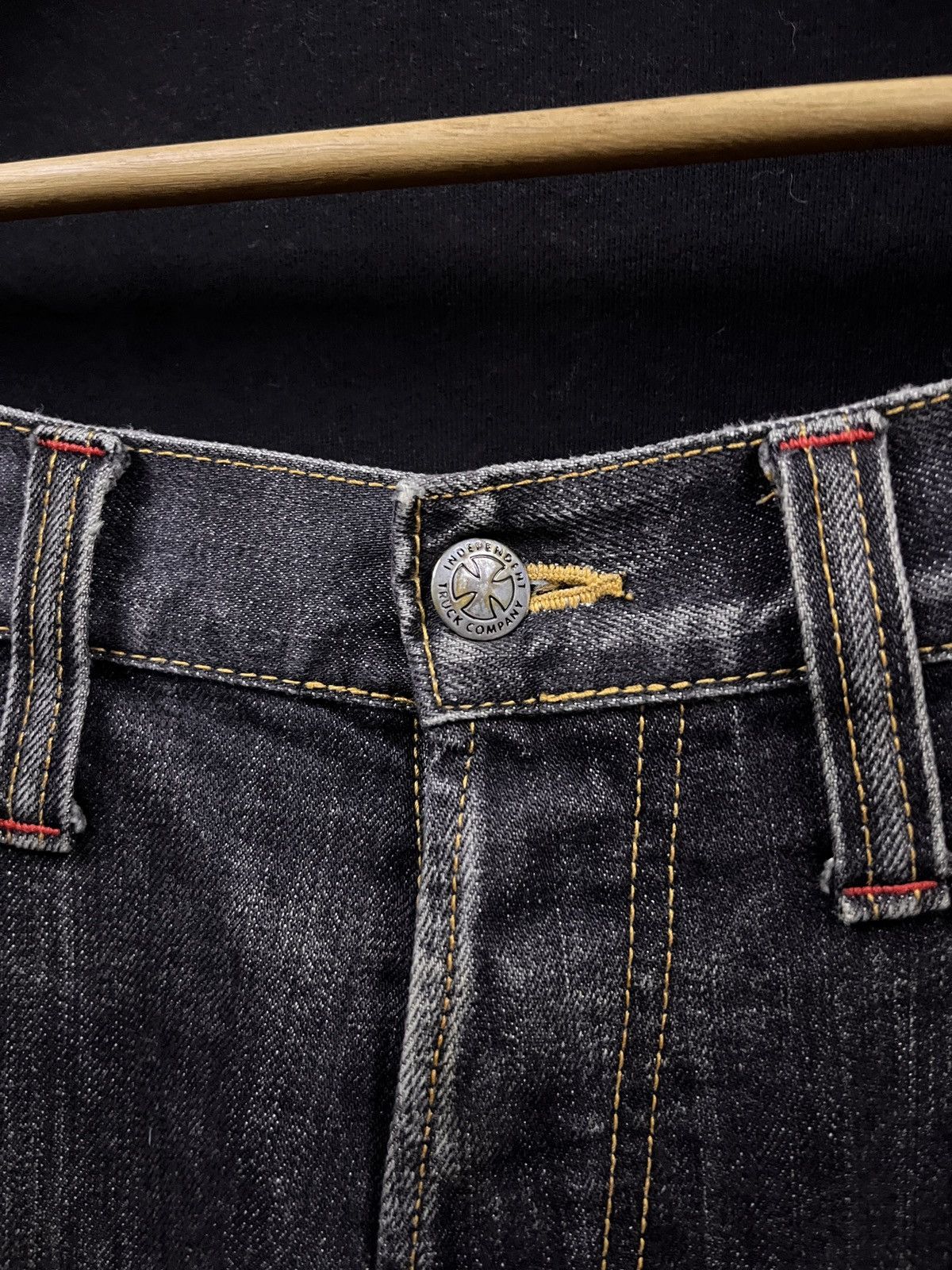 Independent Truck Co. VINTAGE BAGGY JEANS INDEPENDENT TRUCK COMPANY Size US 37 - 7 Thumbnail