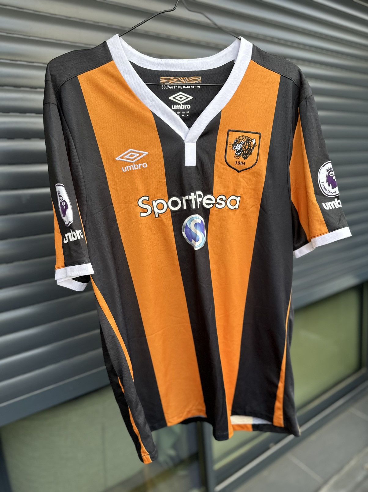 Umbro 🔥 Hull City Home Football Shirt / Jersey - 2017/18 Season Size US XL / EU 56 / 4 - 1 Thumbnail