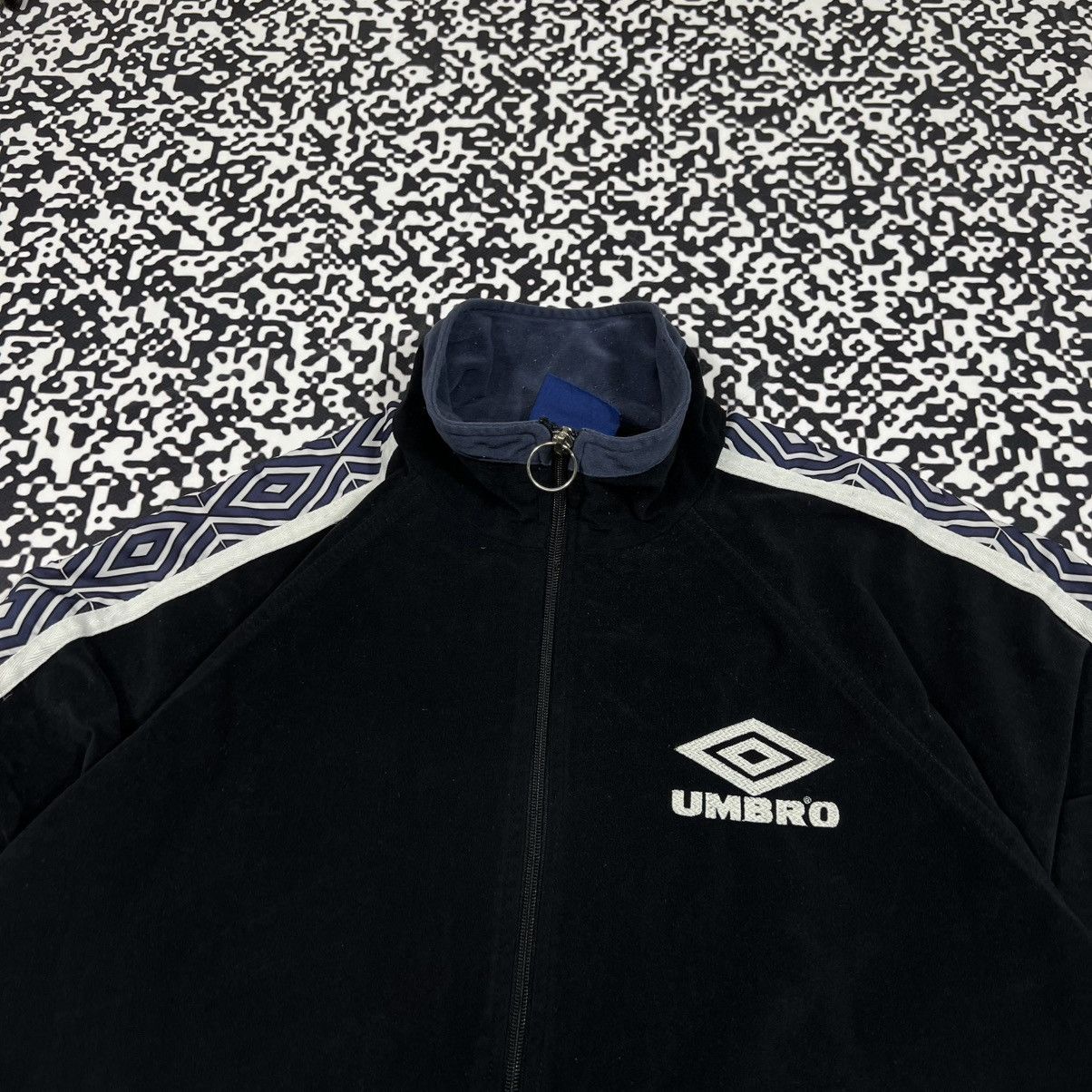 Umbro Vintage 90s UMBRO Velour Lampas Retro Light Track Jacket Size US L / EU 52-54 / 3 - 10 Thumbnail