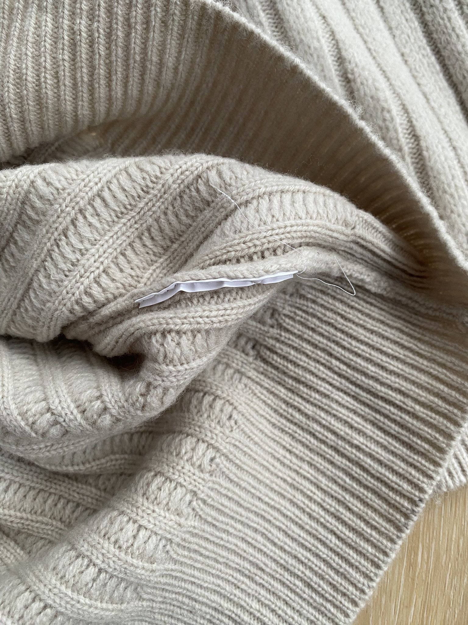 Wood Wood 48/M - Lambswool Cable V-Neck - Nature Size US M / EU 48-50 / 2 - 16 Thumbnail