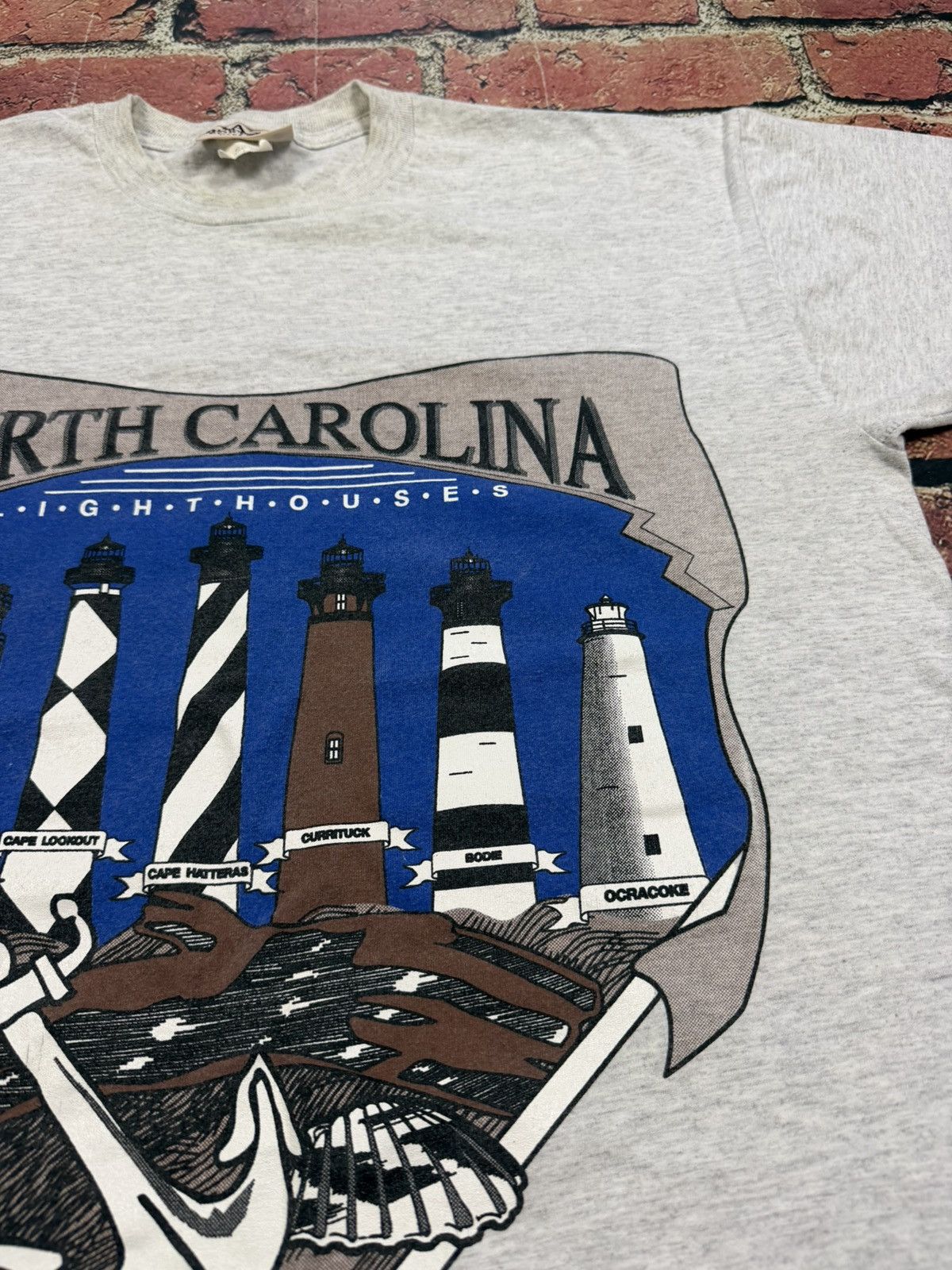 Other Vintage North Carolina Lighthouses Graphic T Shirt Brazos Size US L / EU 52-54 / 3 - 5 Thumbnail