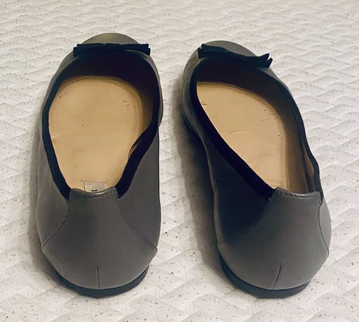 LK Bennett L K Bennett Grey leather Black grosgrain trim/bow vamp 38.5 Size US 8.5 / IT 38.5 - 9 Thumbnail