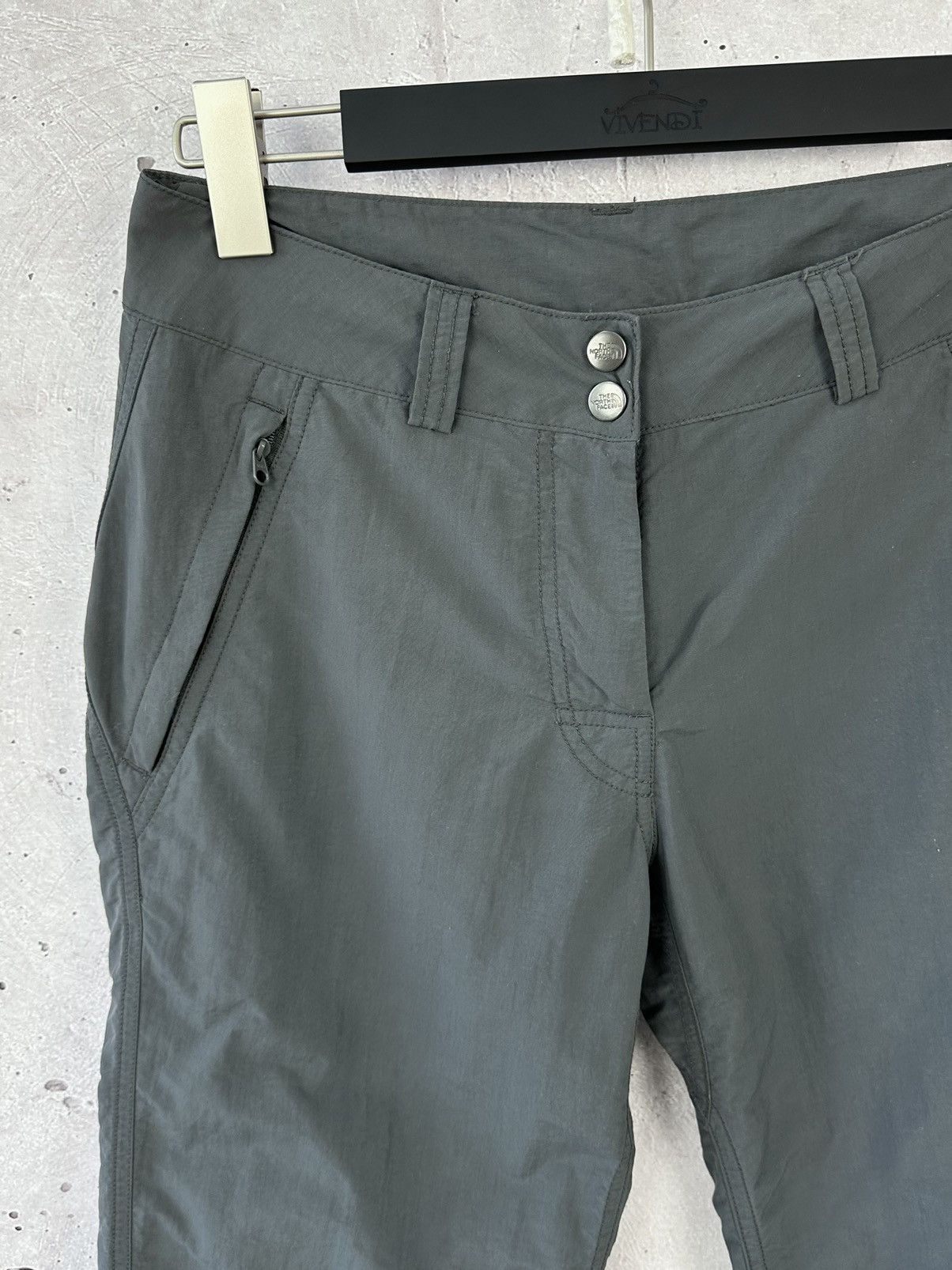 The North Face × Vintage Vintage The North Face Grey Outdoor Nylon Women’s Pants Size 28" / US 6 / IT 42 - 3 Thumbnail