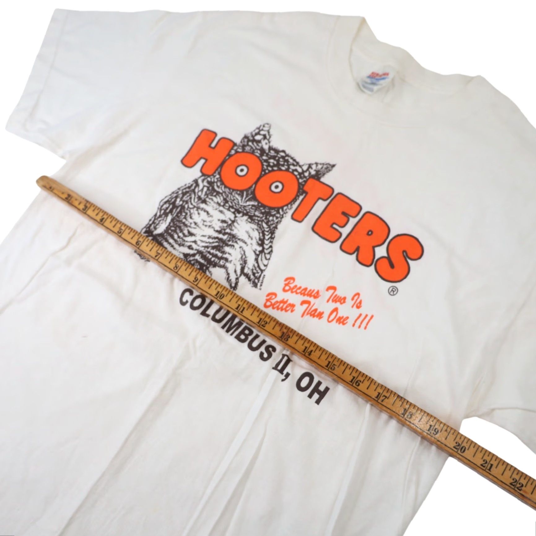 Vintage VINTAGE Hooters Restaurant Mens Large Graphic T Shirt White Size US L / EU 52-54 / 3 - 6 Thumbnail