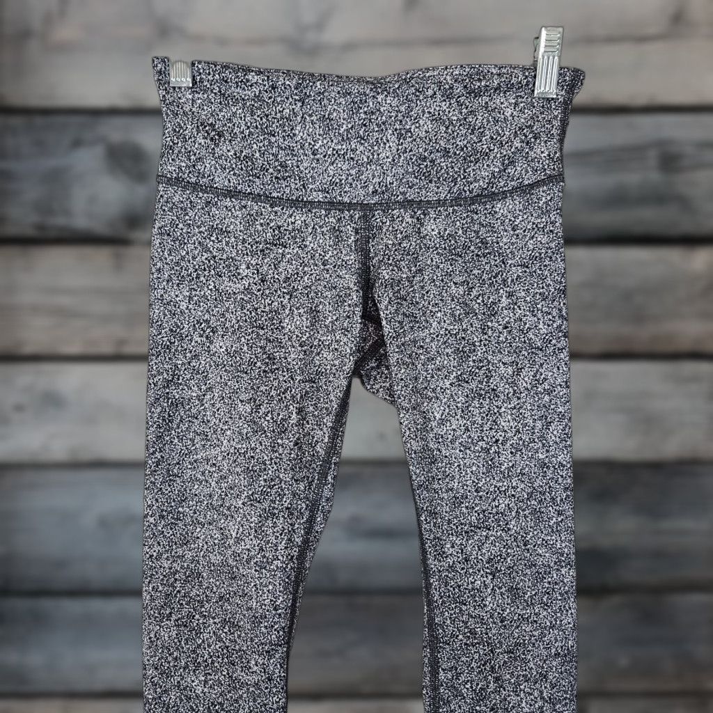 Lululemon Lululemon Leggings Capri Women 4 Gray White Speckled Low Rise Activewear Women's Capri Size 4 Size 27" / US 4 / IT 40 - 1 Thumbnail