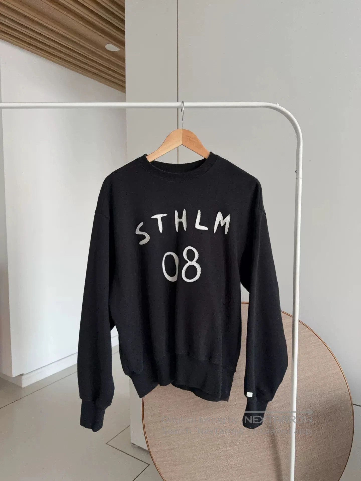 black sweatshirt with STLM 08 print.