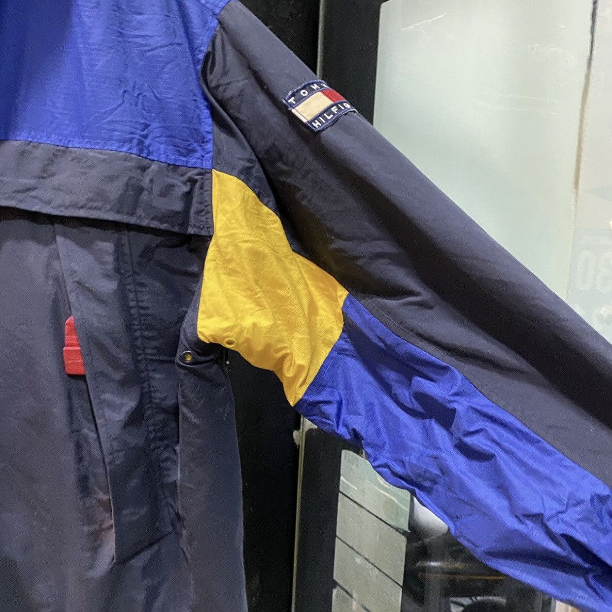 Tommy Hilfiger Vintage 90s Tommy Hilfiger Sailing Gear Hooded Jacket Size US L / EU 52-54 / 3 - 10 Thumbnail