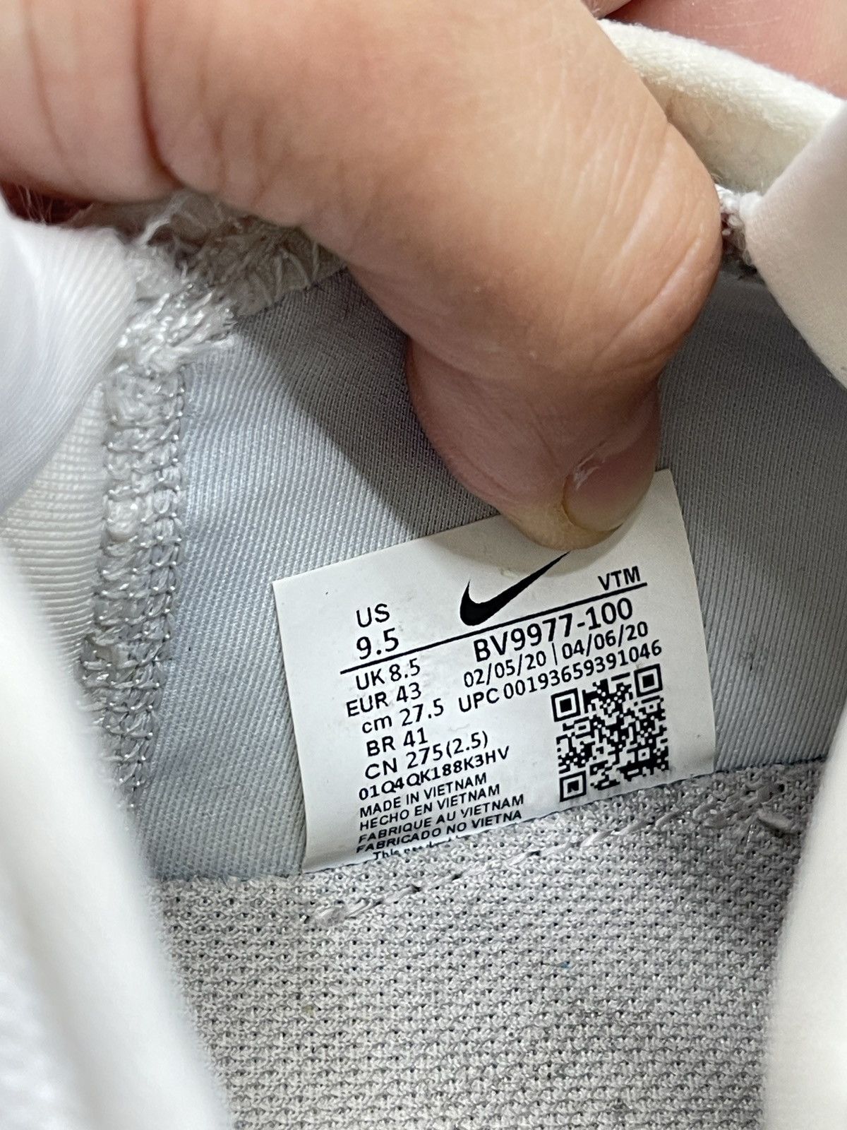 Nike Mens Nike Air Max 2090 Triple White Sneakers Drill Running Size US 9.5 / EU 42-43 - 11 Thumbnail