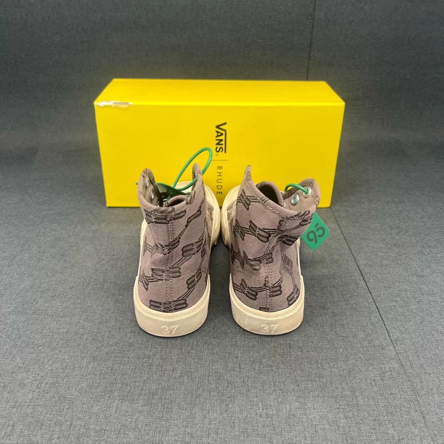 Balenciaga Balenciaga All-Over Print Brown Sneakers - Size 37 Size US 6 / IT 36 - 4 Thumbnail