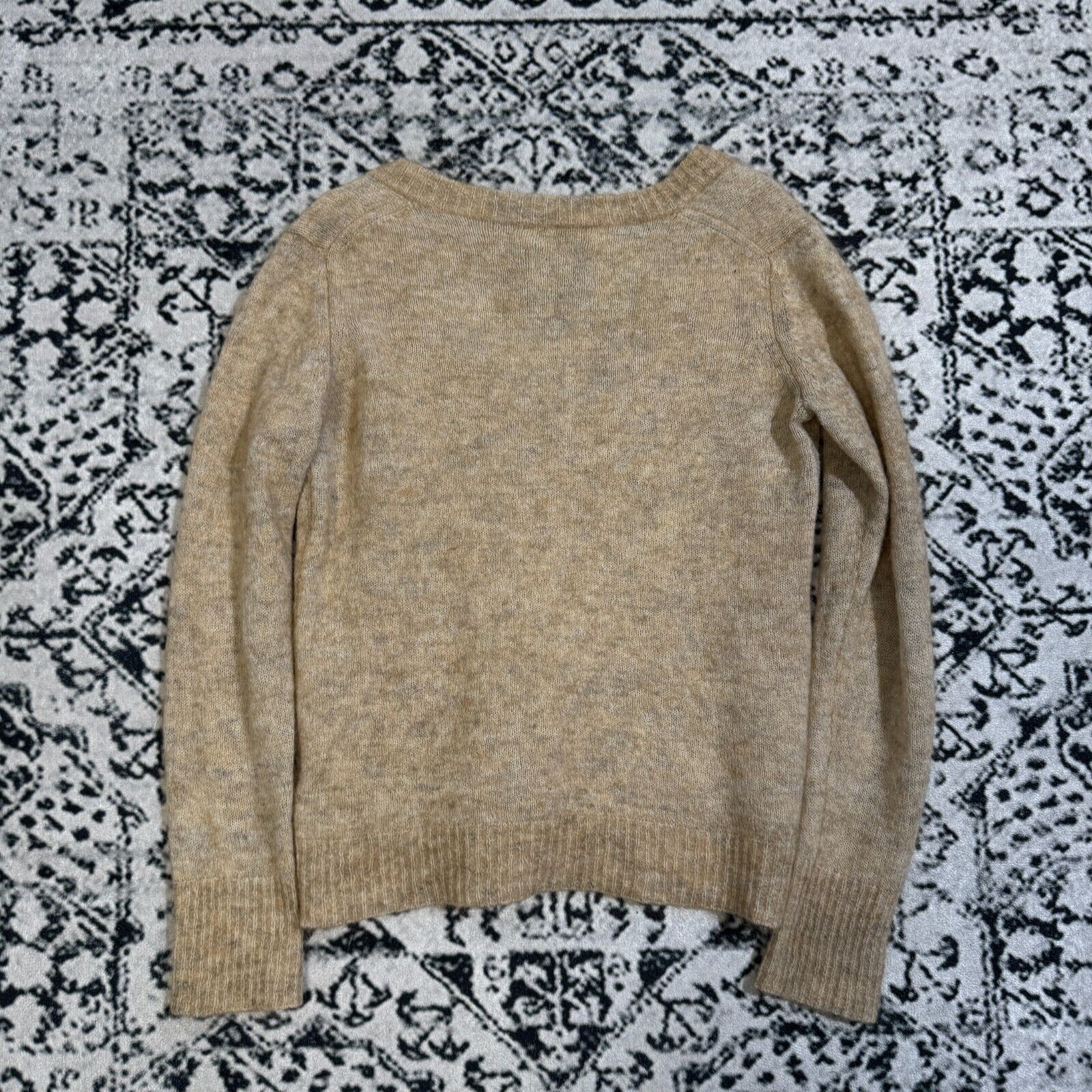 Vintage Vintage Women's Beige Wool V-Neck Sweater Size S 90s Size US S / EU 44-46 / 1 - 10 Thumbnail