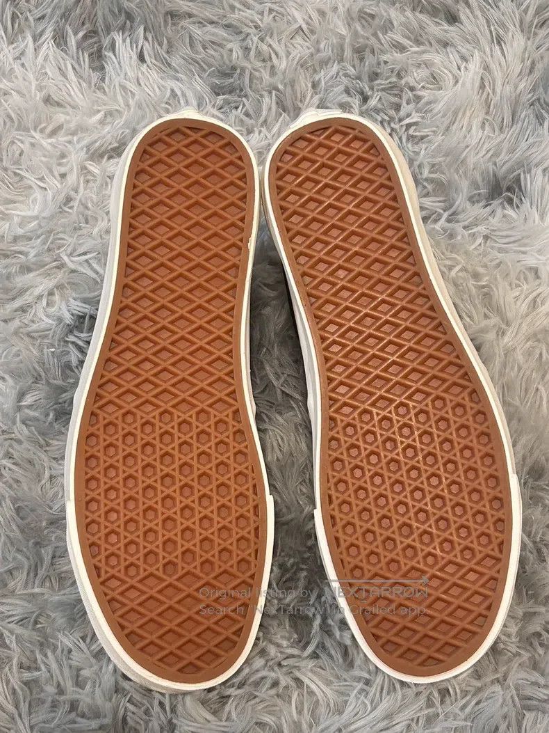 Fear of God Fear of God Co-branded black and silver graduation items Size US 10 / EU 43 - 4 Thumbnail