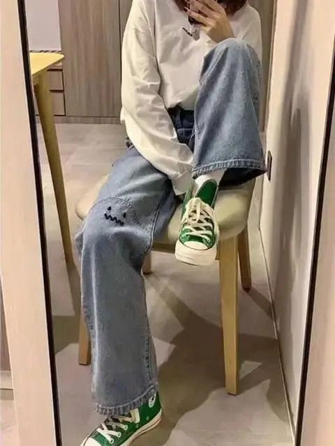 Japanese Brand Women's straight jeans with cute embroidery Size 28" / US 6 / IT 42 - 7 Thumbnail