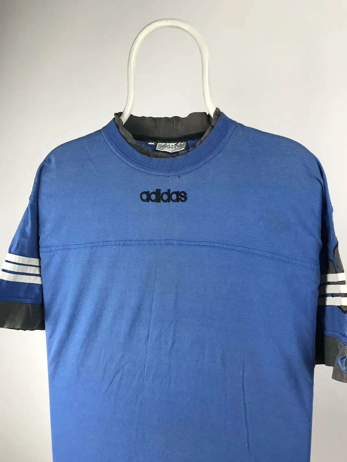 Adidas Adidas T-shirt vintage 90s logo embroidered sleeve size L Size US L / EU 52-54 / 3 - 2 Thumbnail