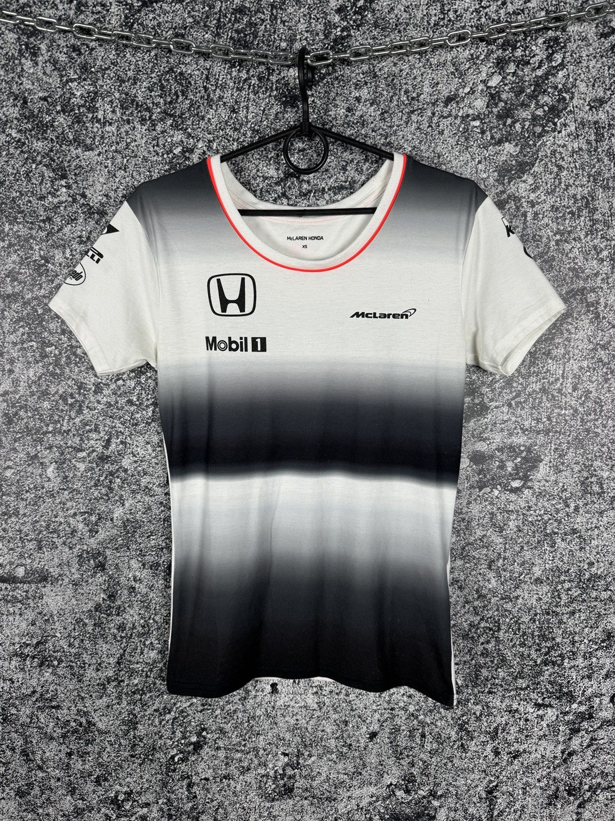 Formula 1 McLaren Honda Racing T-Shirt Mobil 1 Button 22 F1 Size XS Size XS / US 0-2 / IT 36-38 - 2 Thumbnail