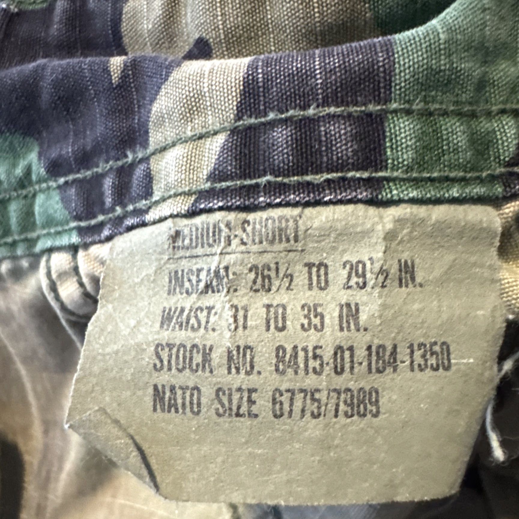 AMO VINTAGE Military Camo Button Fly Army Green Camouflage Pants Mens Regular Cargo 28 Inseam Medium Short Green Camouflage Pattern 32x28" Size US 31 - 7 Thumbnail